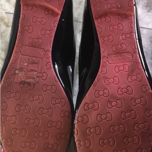 Hello Kitty patent cherry ballet flats with charm. Size 7 - Picture 13 of 13